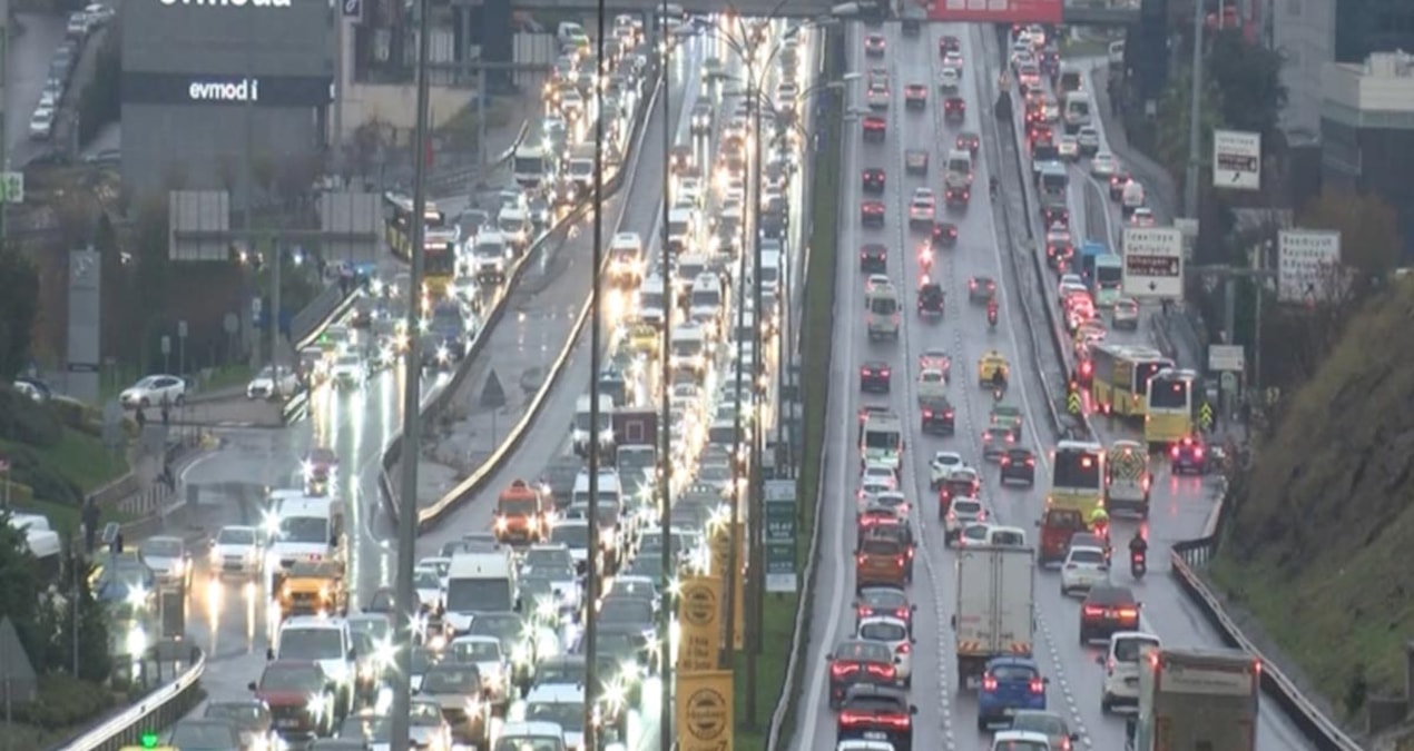 İstanbul’da trafik çilesi: Yüzde 80’e yaklaştı