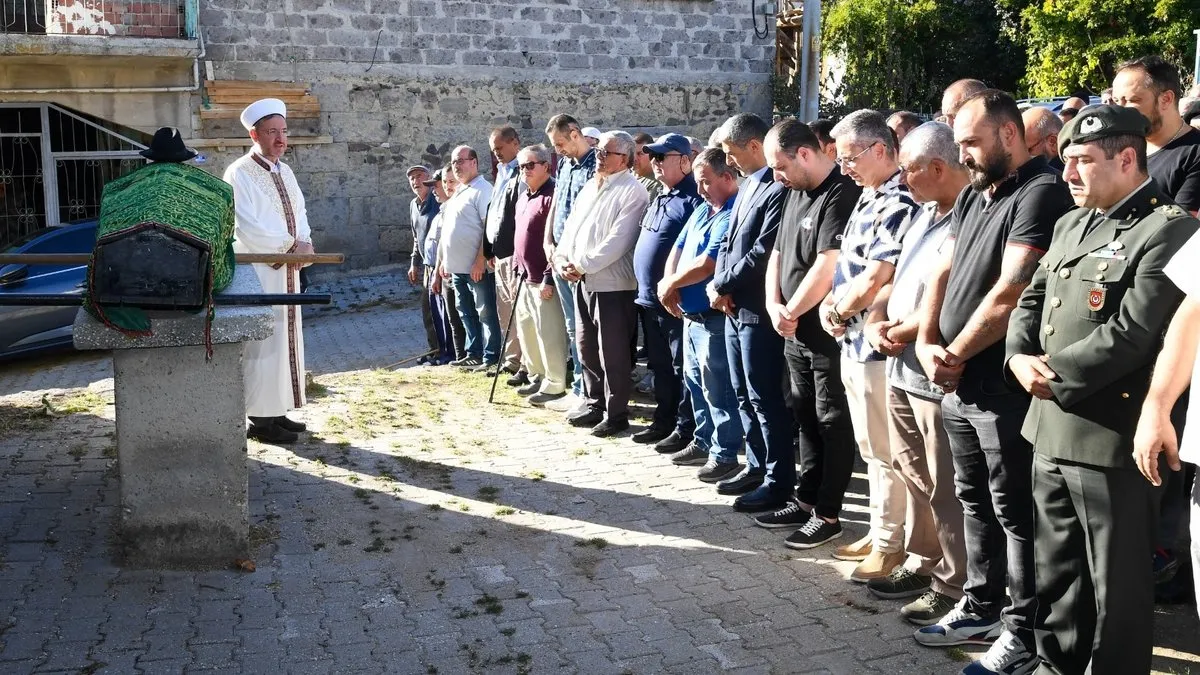 Uşak Valisi Dr. Naci Aktaş, şehit babasının cenaze törenine katıldı