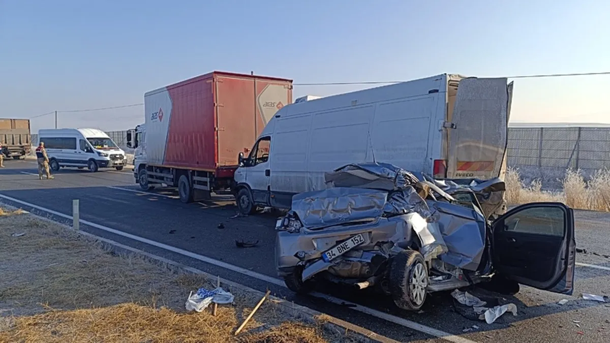 Van’da feci kaza! 50 araç birbirine girdi: 1 kişi hayatını kaybetti 50’den fazla yaralı var! – Galeri