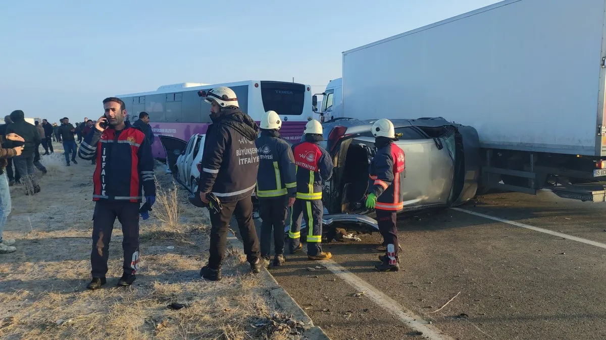 Van'da zincirleme kaza: Yaralılar var! #van