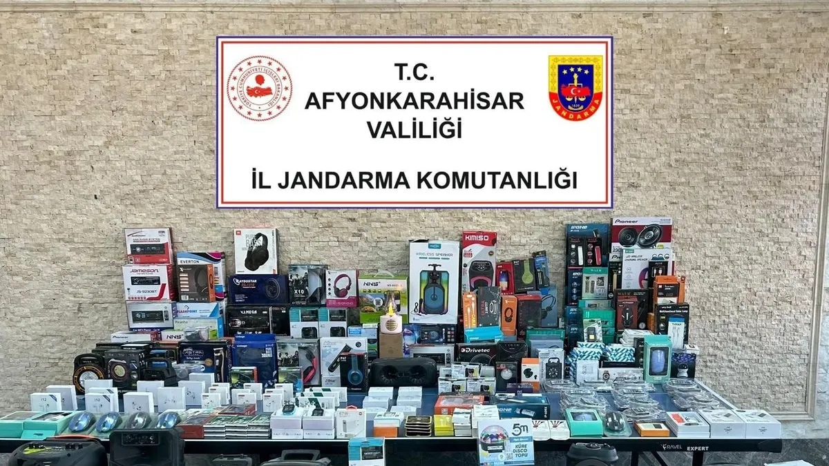 Yurtdışından temin ettiği elektronik eşyaları satarken yakalandı