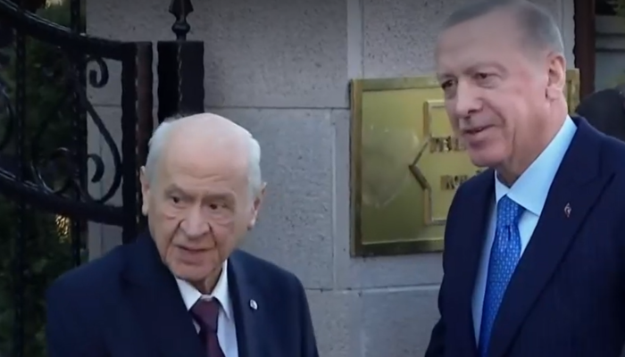 Cumhurbaşkanı Erdoğan ile Bahçeli görüşmesi başladı! Erdoğan’ı konutun kapısında karşıladı