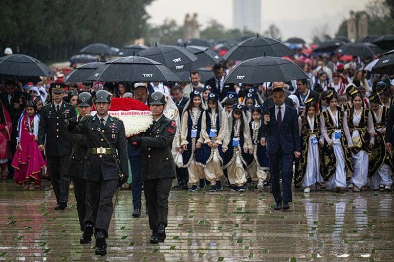 Dünya çocukları Anıtkabiri ziyaret etti