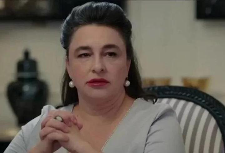 Siyah Kalp Hikmet kimdir? Esra Dermancıoğlu kaç yaşında?