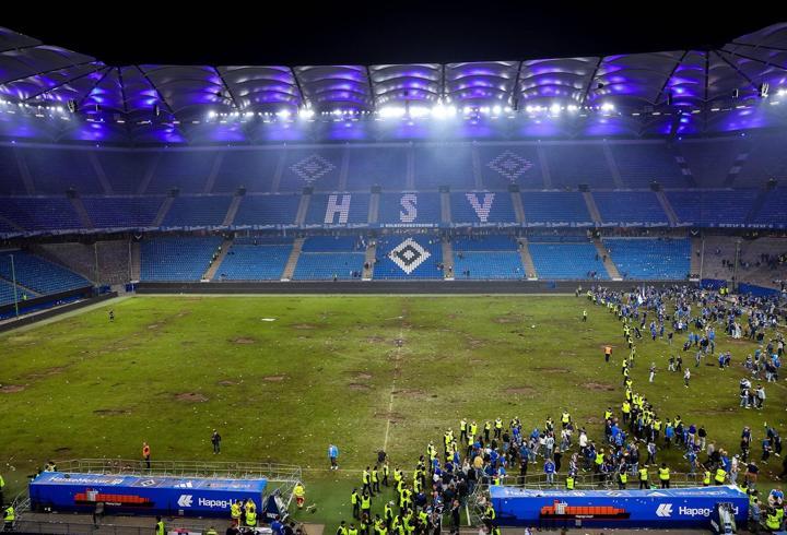Almanya’da Bundesliga izdihamı! 26 taraftar yaralandı…