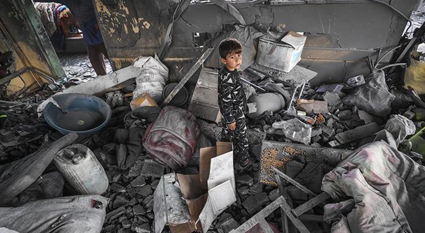 İsrail Gazzelilerin sığındığı okulu bombaladı: 5’i çocuk 15 ölü