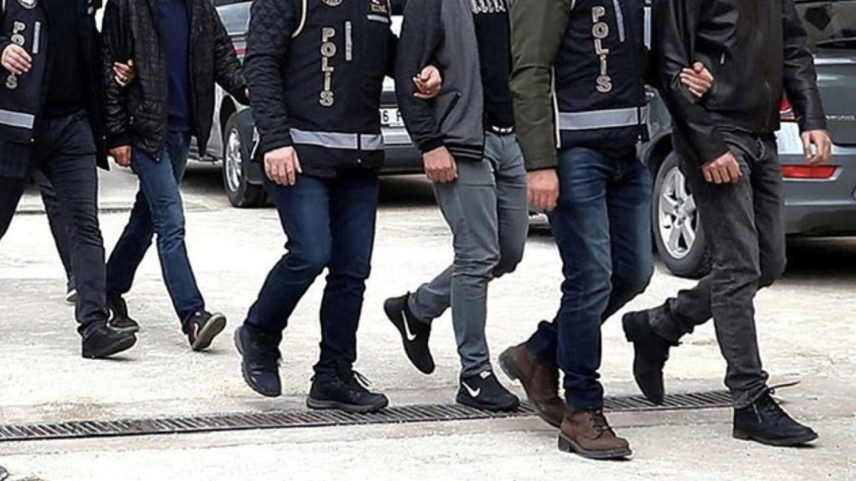 İstanbul merkezli FETÖ operasyonu: 13 gözaltı