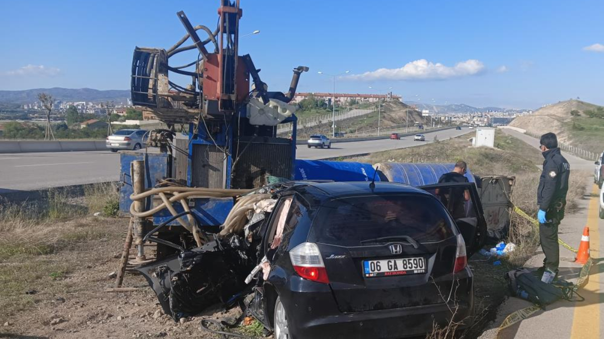 Ankara’da kontrolden çıkan otomobil sondaj makinesine çarptı: 2 ölü
