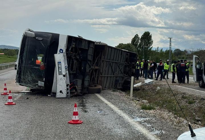 Konya’da yolcu otobüsü devrildi: 14 yaralı