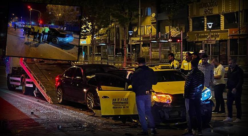 Kayseri’de zincirleme kaza! 4 araç birbirine girdi