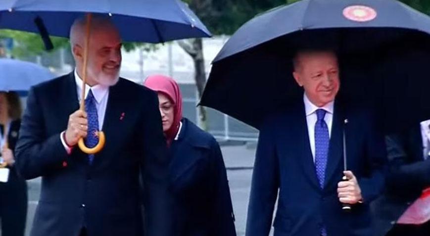 Cumhurbaşkanı Erdoğan, Arnavutluk’a geldi: Tüm dünyaya barışı seslendireceğiz