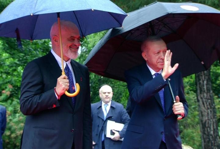 Cumhurbaşkanı Erdoğan’dan Arnavutluk’ta ilk mesaj: Çok işimiz var barışı seslendireceğiz