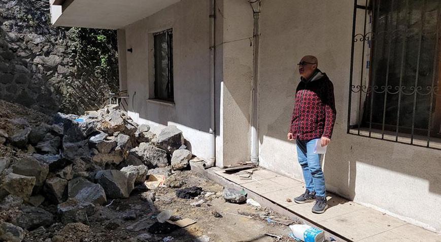 Binanın istinat duvarı çöktü! Ev sahipleri ile müteahhit mahkemelik oldu
