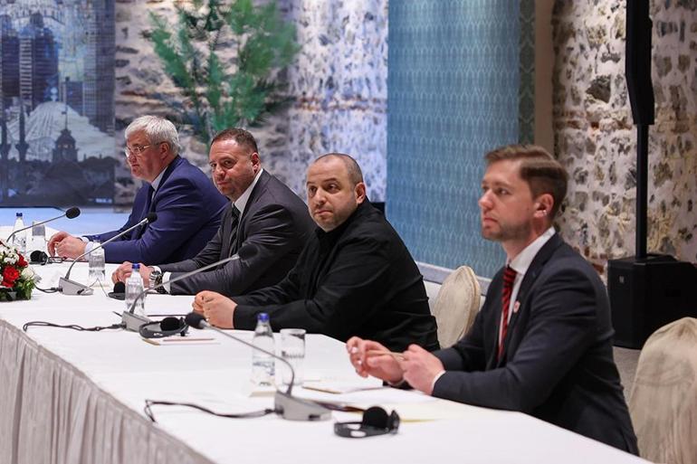 Tarihi İstanbul zirvesinde ilginç anlar Japan Budistten barış ayini