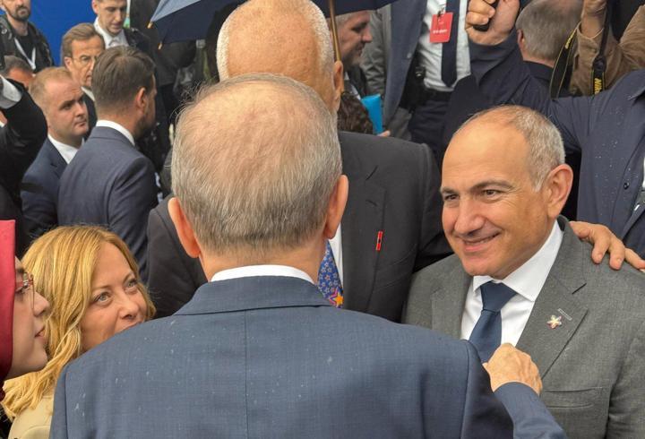 Tiran’daki dikkat çeken an! Cumhurbaşkanı Erdoğan, İlham Aliyev ve Paşinyan bir araya geldi