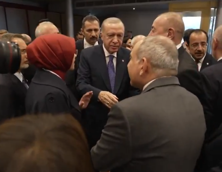 Tirandaki dikkat çeken an Cumhurbaşkanı Erdoğan, İlham Aliyev ve Paşinyan bir araya geldi