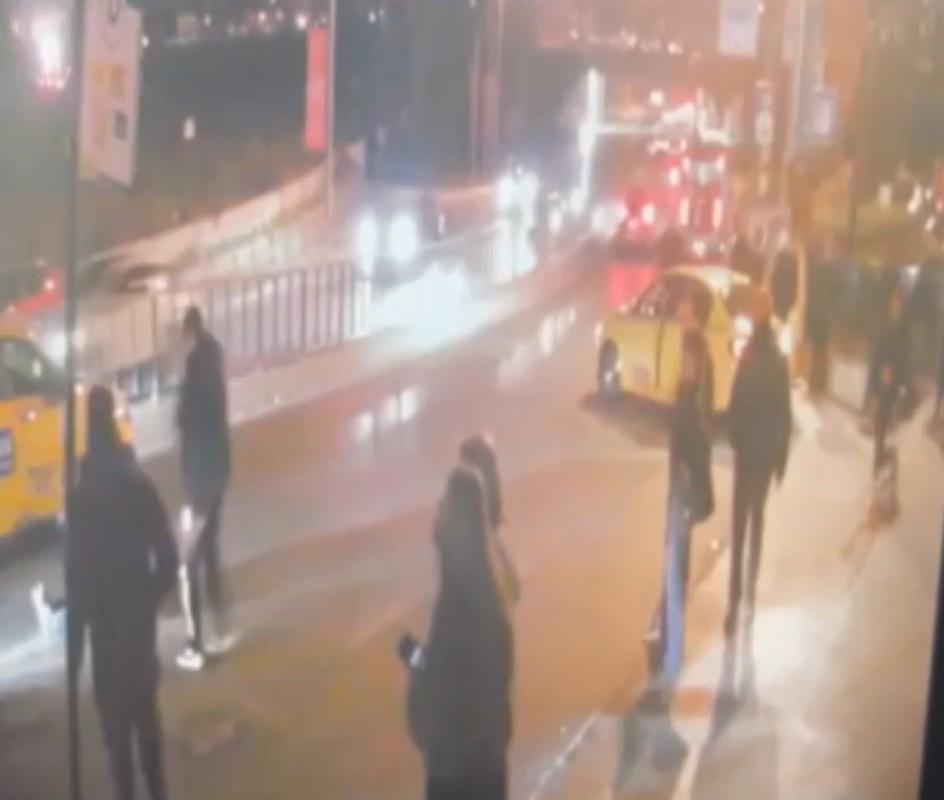 Trafik kavgasında doktorun yumruk attığı taksici öldü! Olay güvenlik kamerasında