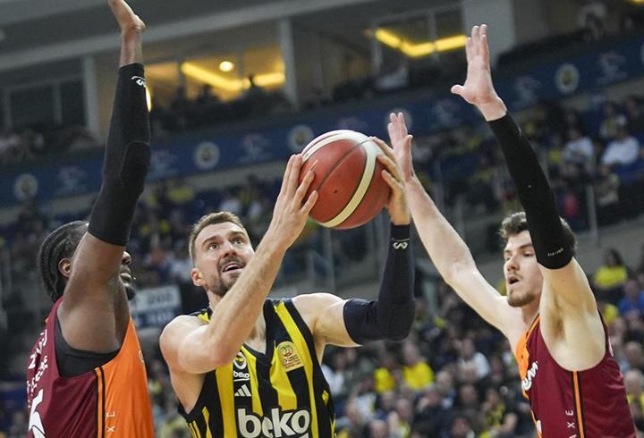 Potada derbide Fenerbahçe, Galatasaray’ı farklı geçti