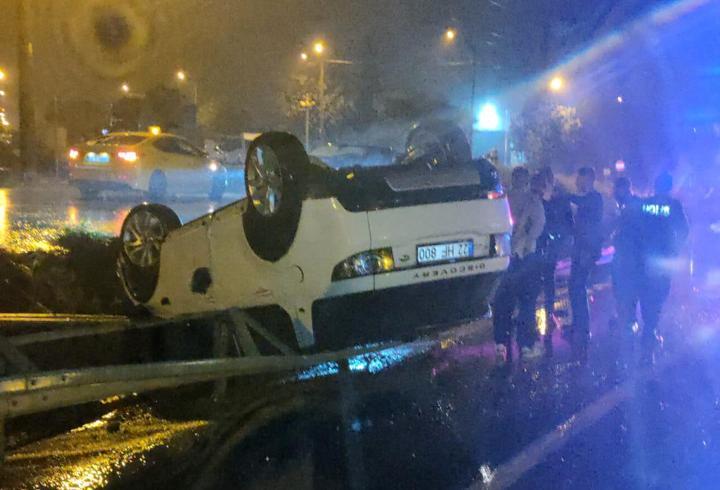 Edirne’de bariyere çarpan otomobildeki 3 kişi yaralandı