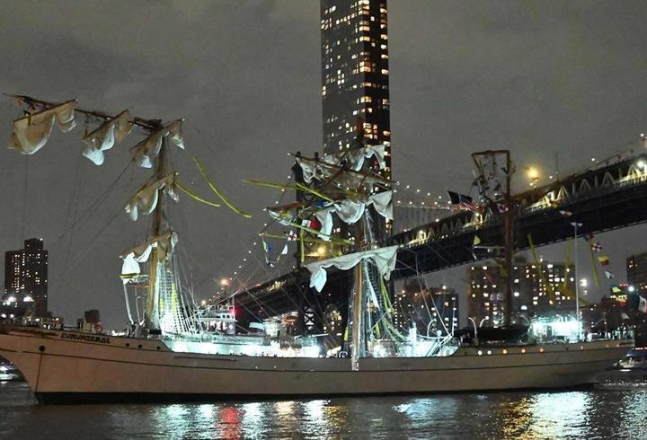 Meksika donanma gemisi Brooklyn Köprüsü’ne çarptı: 2 ölü, 19 yaralı