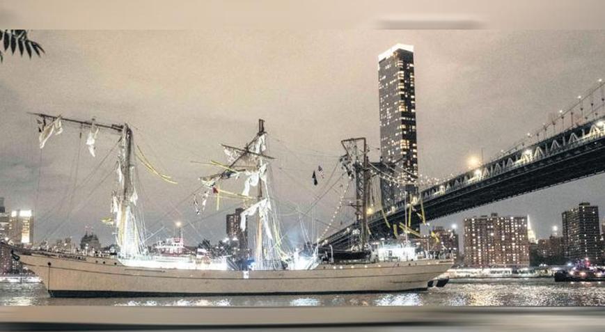 Donanma gemisi, New York’ta Brooklyn Köprüsü’ne çarptı! Dostluk turu ‘ölüm’le bitti
