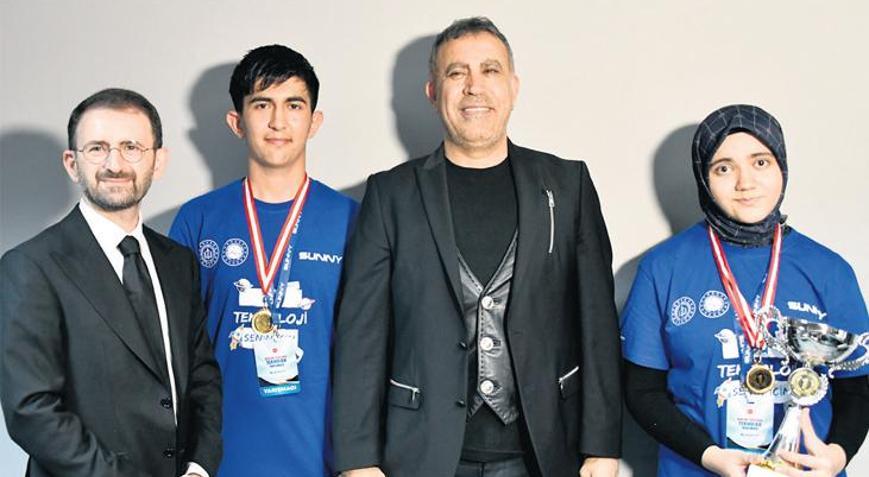 Zirvede gönülleri fethetti