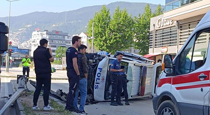 Bursa’da ekip otosu kaza yaptı! 2’si polis, 5 kişi yaralandı