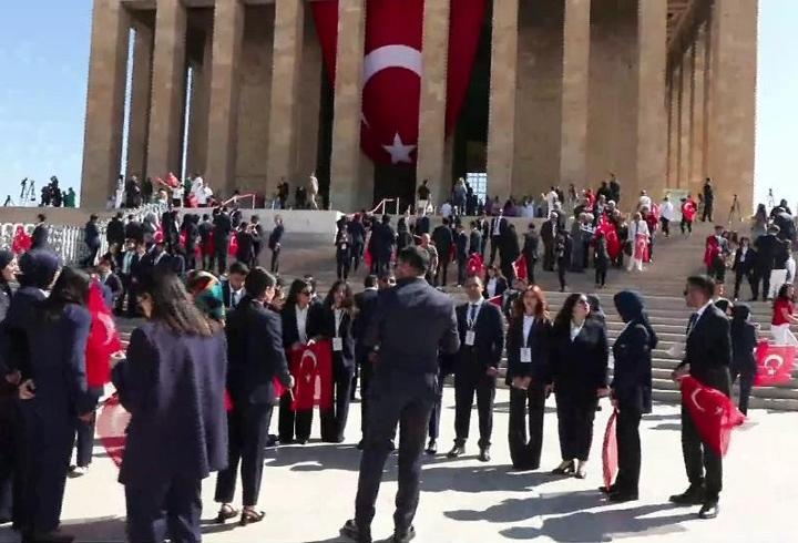 81 ilden gençler Atatürk’ü anmak için Anıtkabir’e gitti