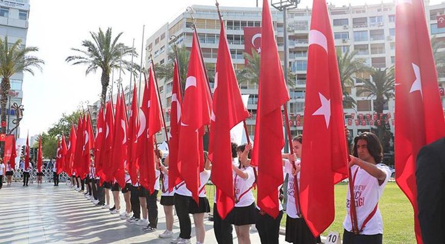 İzmir’de 19 Mayıs coşkuyla kutlandı