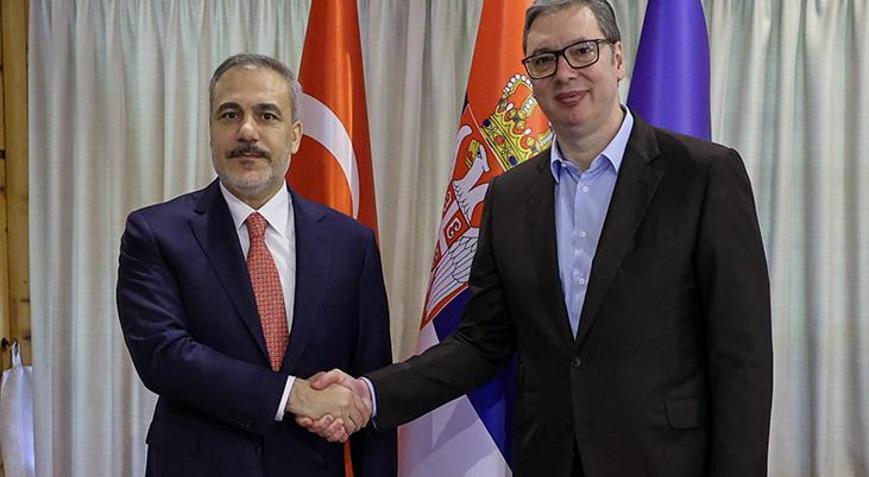 Dışişleri Bakanı Fidan, Sırbistan Cumhurbaşkanı Vocic ve Dışişleri Bakanı Duriç ile bir araya geldi