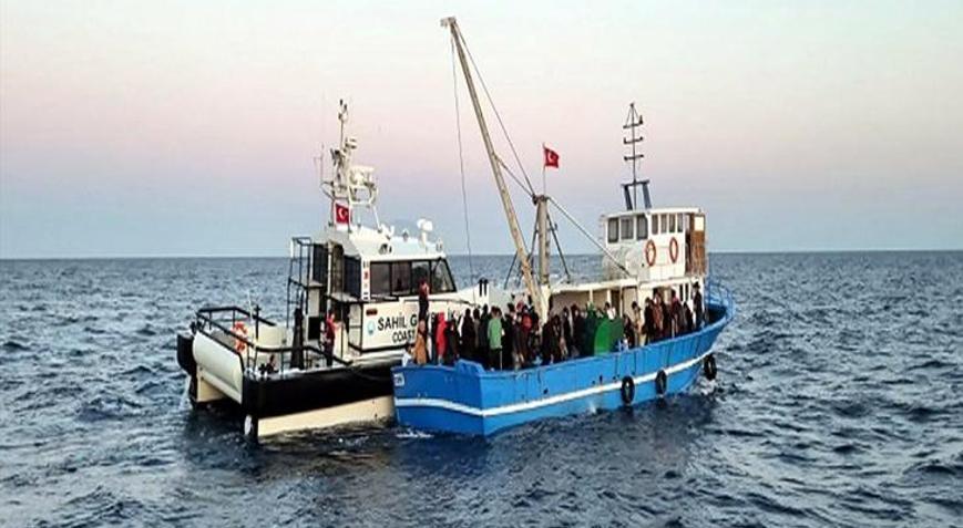 Ekipler balıkçı teknesinde gördüklerine inanamadı! Tam 92 kaçak göçmen