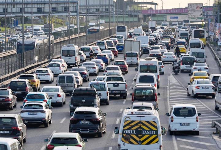 Direksiyonda eriyen ömür: İstanbullular geçen yıl trafikte 105 saat kaybetti