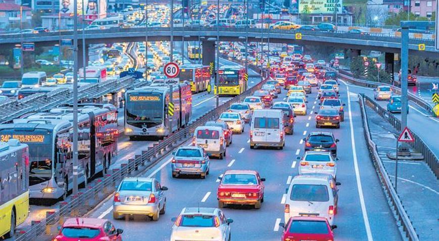 İstanbul’da yollarda kaybedilen zaman ömür tüketiyor: Trafik 1 yılda 105 saat yedi
