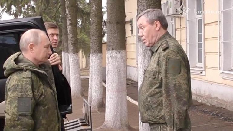 SON DAKİKA HABERİ... Putin’den Kursk ziyareti Dikkat çeken ‘nükleer’ detay… O sırada Rus füzeleri ateşlendi: 6 Ukrayna askeri öldü