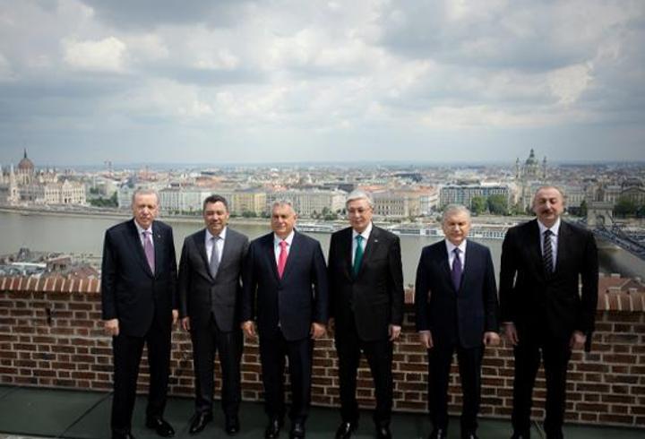 Cumhurbaşkanı Erdoğan, Budapeşte’de liderlerle hatıra fotoğrafı çektirdi