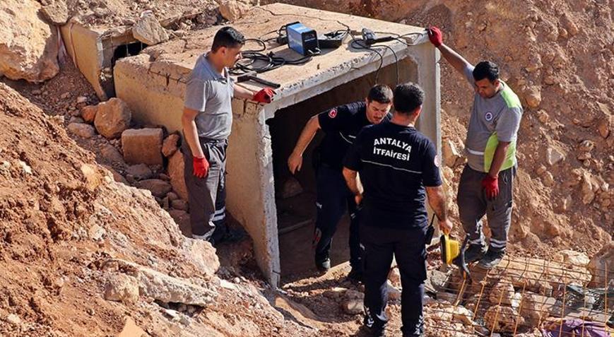 Antalya’da drenaj tünelinde çocuk alarmı!