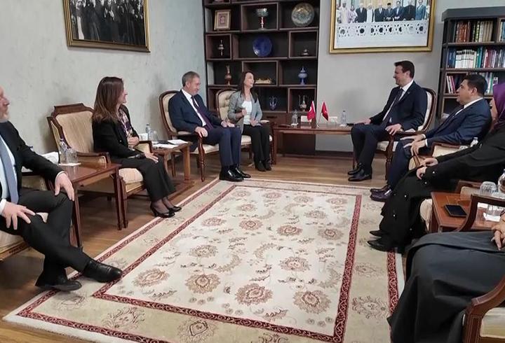 DEM Parti’nin siyasi parti turlarında gündem PKK’nın kararı ve komisyon