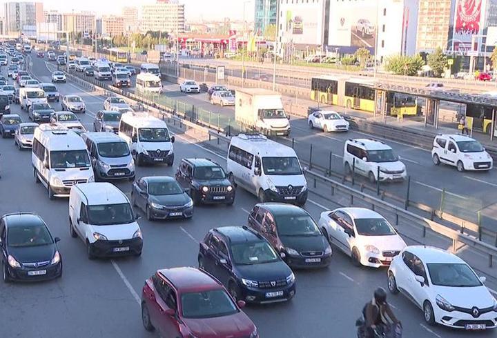 1 YILDA 107 SAAT | İstanbul trafiğinde kaybedilen zaman ömür tüketiyor