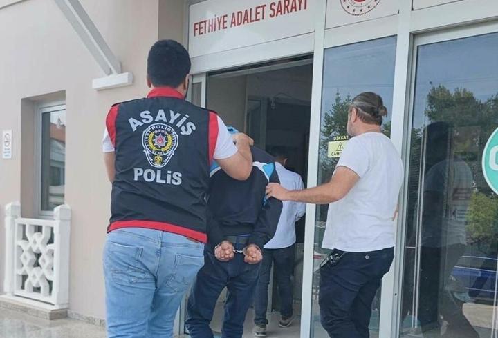 AK Parti İlçe Başkanlığı’na taşla saldıran şüpheli tutuklandı