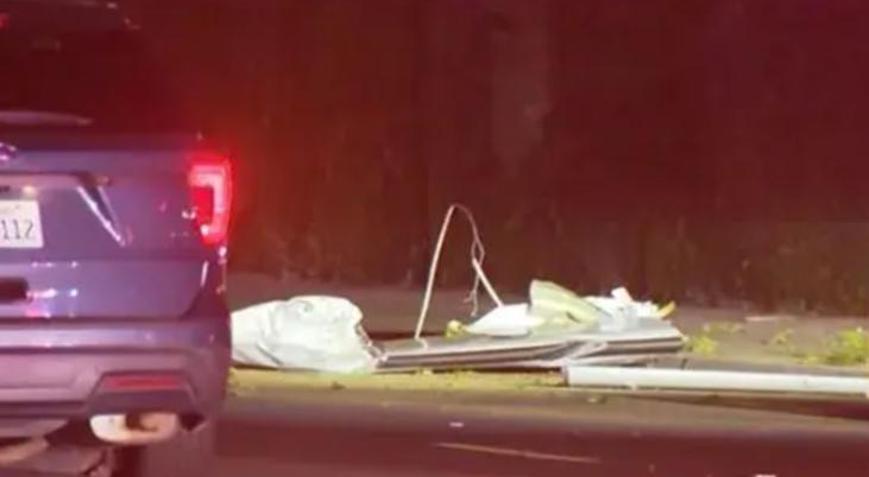 San Diego’da mahalleye uçak düştü! Evler ve araçlar alev alev