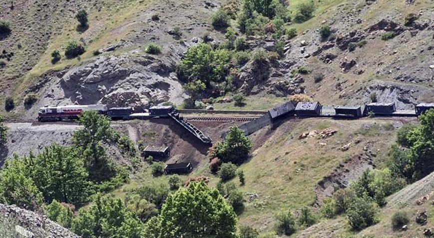 Elazığ’da tren kazası! 5 vagon raydan çıktı
