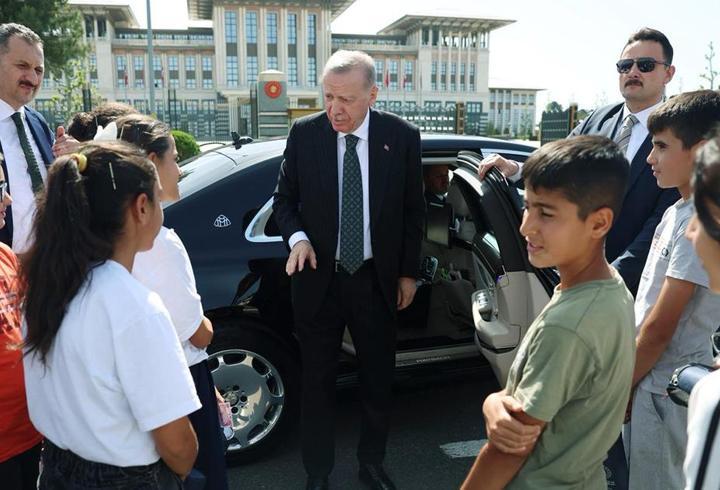 Cumhurbaşkanı Erdoğan, çocuklarla bir araya geldi