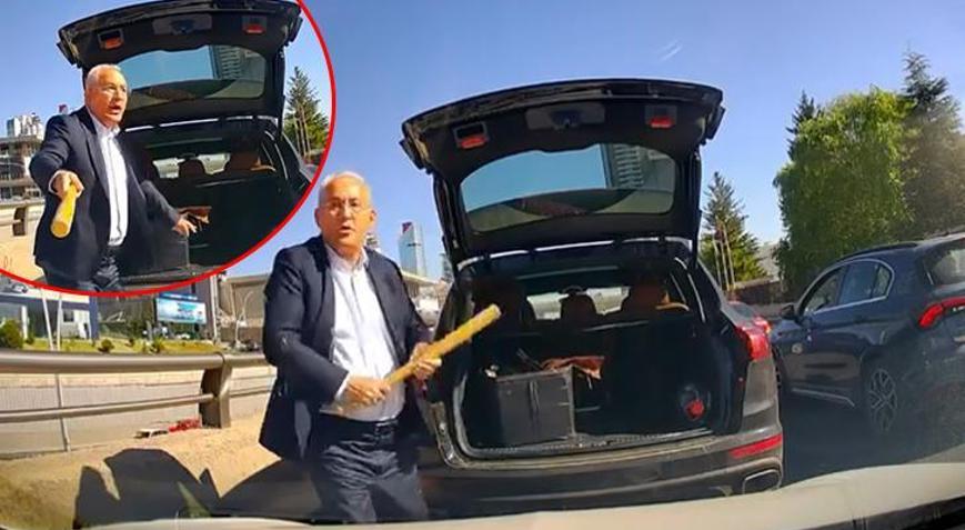 Trafikte korku dolu anlar! Aracından inip beyzbol sopasıyla üstüne yürüdü