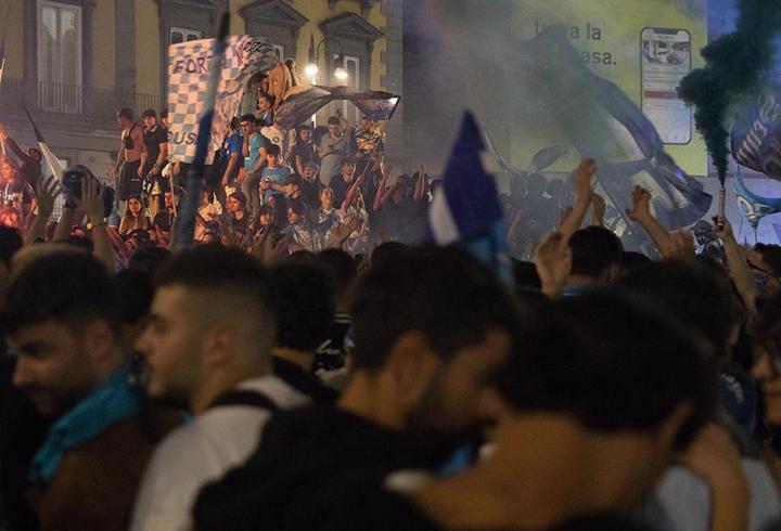 Napoli’nin şampiyonluk kutlamalarında en az 39 kişi yaralandı
