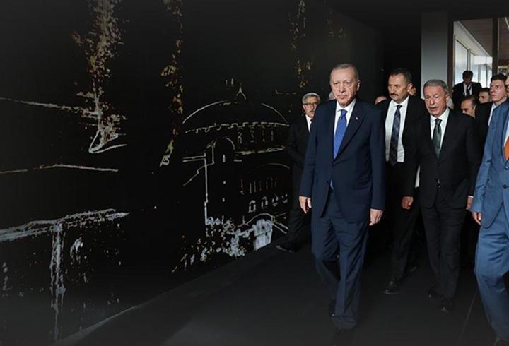 Cumhurbaşkanı Erdoğan, “Bir Şiir Bir Hayat Canım İstanbul” sergisini gezdi