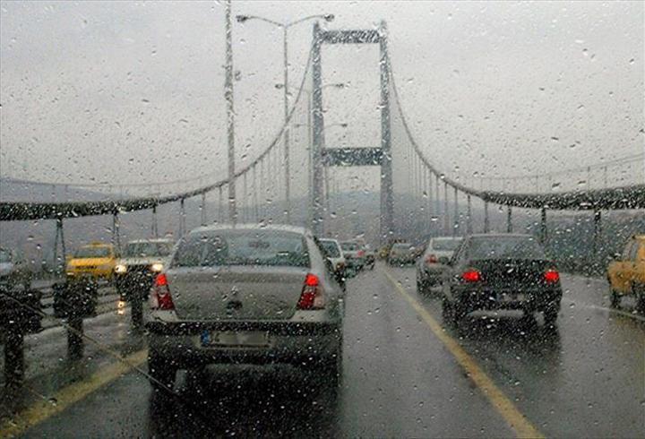 Kara yollarında son durum ne? Yağan yağmurla birlikte İstanbul’da trafik yoğunluğu yüzde 81’e ulaştı