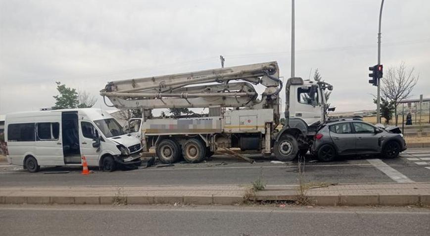 Diyarbakır’da zincirleme kaza! 11 kişi yaralandı