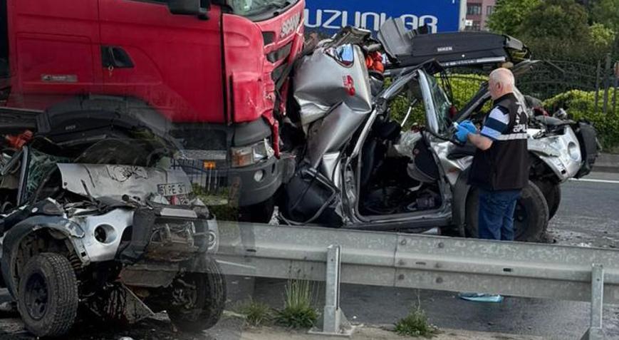 İki TIR arasında can pazarı! Zincirleme kazada kan donduran görüntü