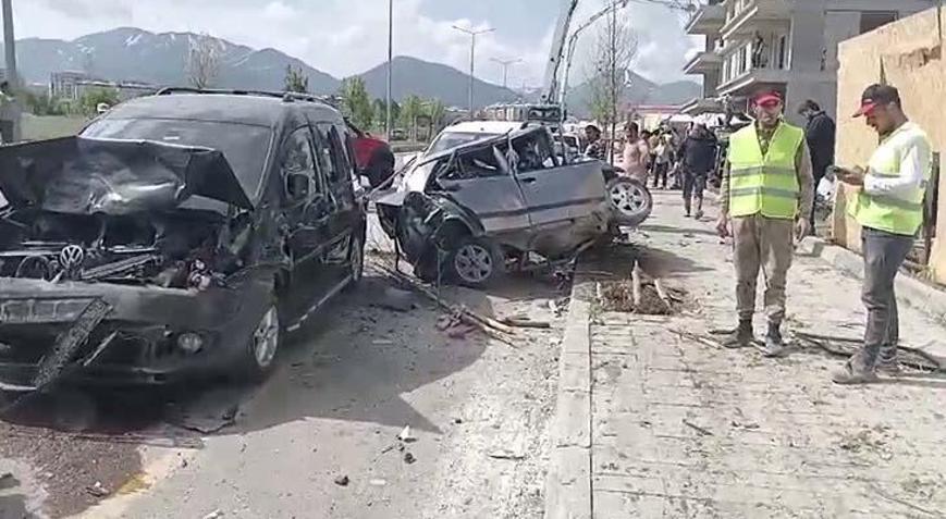 Freni boşalan beton mikseri onlarca aracı biçti