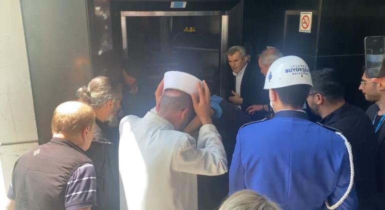 Usta sanatçıya son veda! İlhan Şeşen’in cenazesi asansörde mahsur kaldı